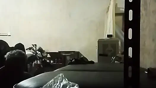 Пригласил заняться сексом мачеха, которая продолжала возбуждена и стонет