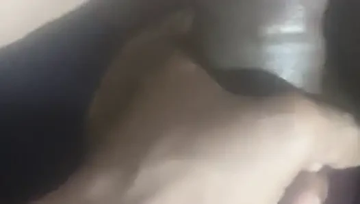 Üvey erkek kardeş üvey üvey kız kardeşini sikiyor