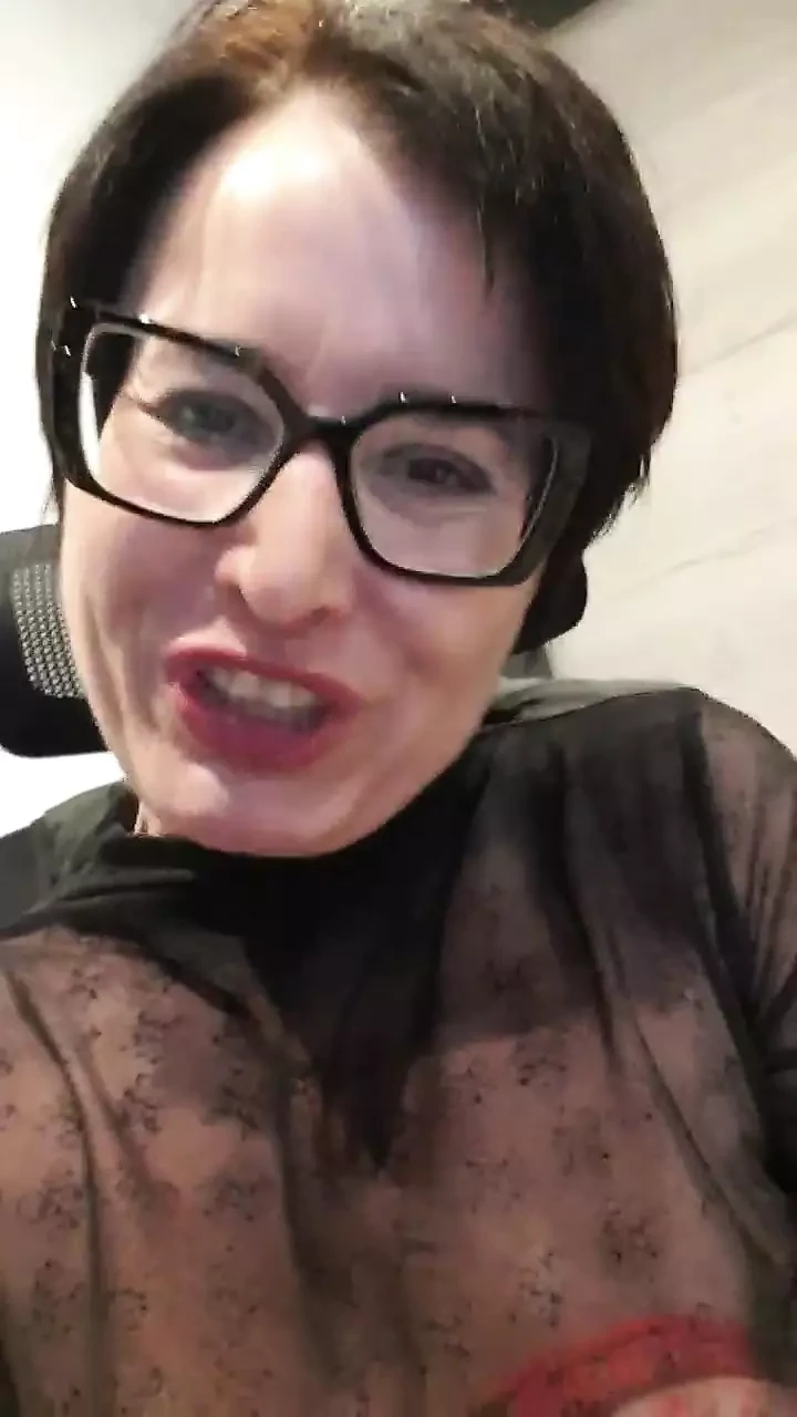 Milf Julie orgasm at work
