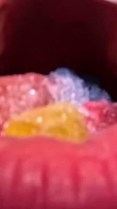 Tanrıça gummies yatağında sikişirken yakalandı