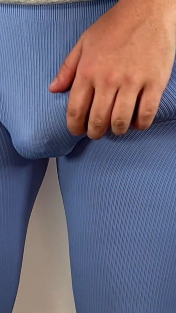 「パンツに巨根大量射精」からの驚愕の瞬間