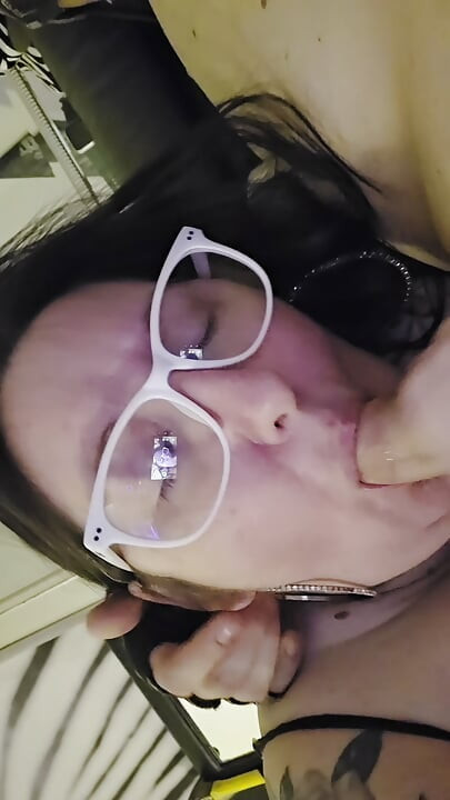 Operace deepthroat: Amatérská žena v domácnosti hladová po ptákovi Cand! d Sandra si nacpe pusu ptákem