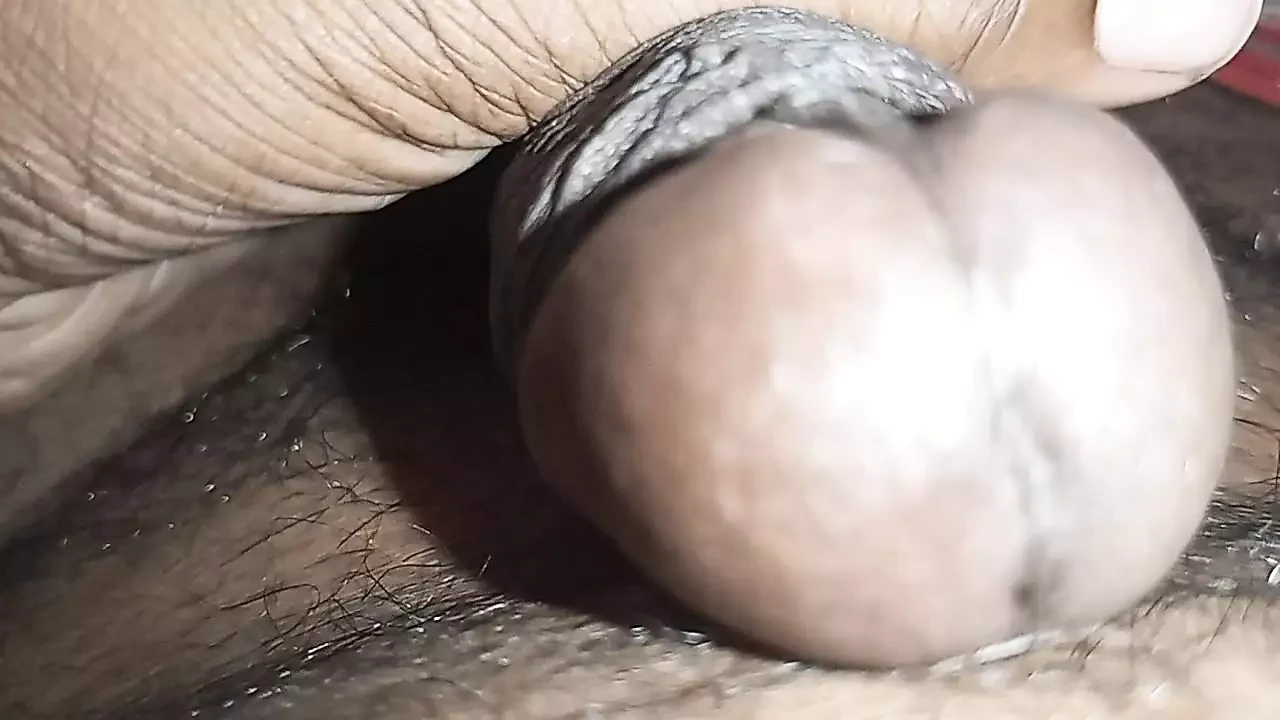 Daya cuñada chupando mi polla y lamiendo esperma