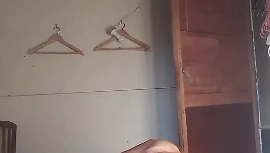 Wanita dewasa ditusuk