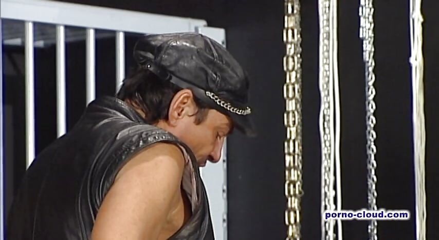 Trans robinja puši ovaj glavni kurac