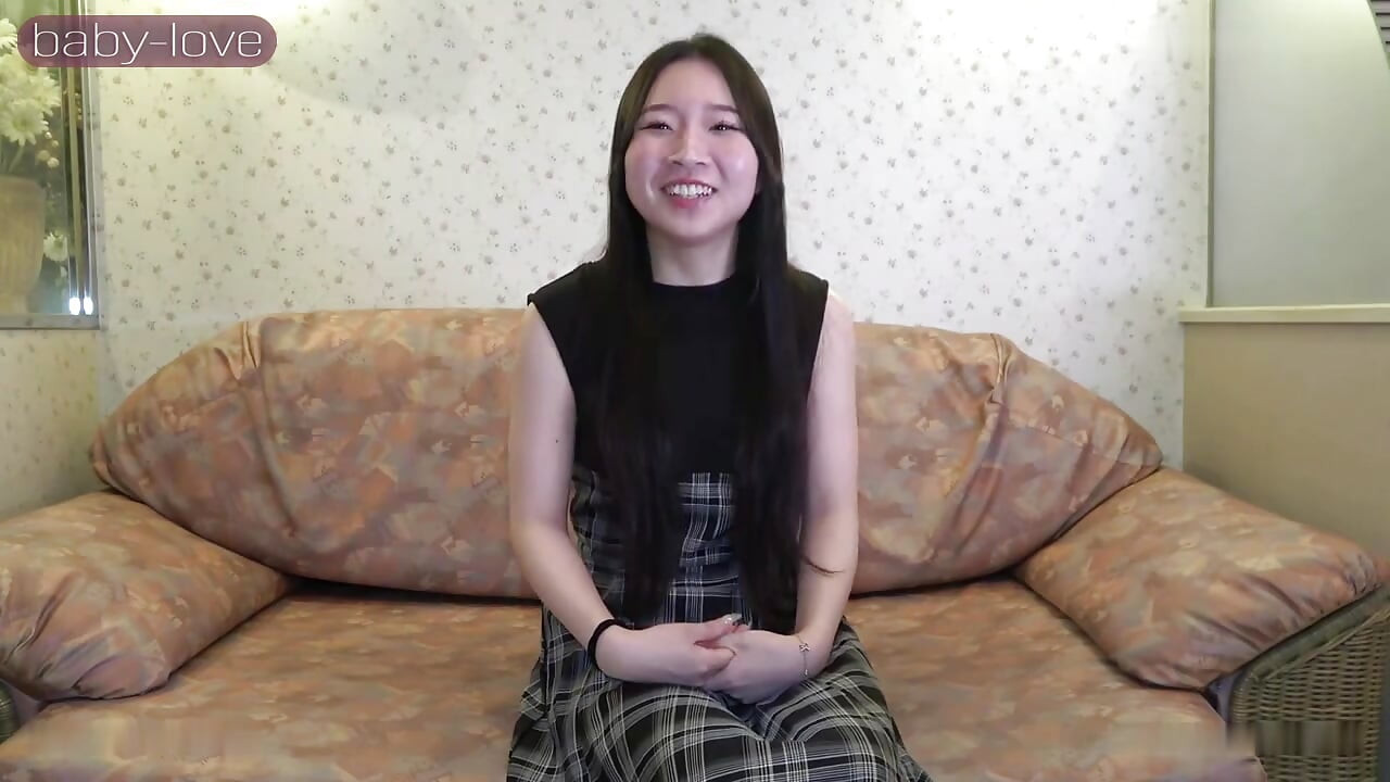 Shy Slender Beauty: Beautiful Legs and Hips Enjoy Cum-swallowing and Creampie