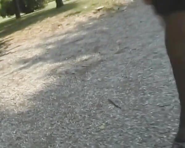 Pokupio francusku curu kako se igra sa svojim velikim sisama i mokrom pičkom