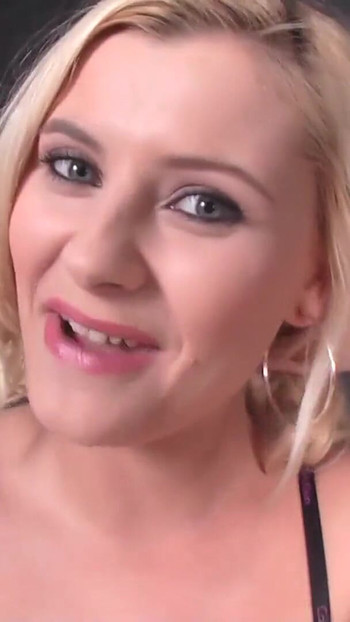 Iconic moment from "Fantasias sexuais de uma mulher alema porno video amador"