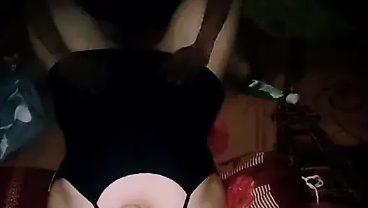 Istriku ingin aku memanjakan tubuhnya. kakak iparnya