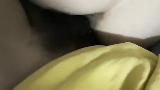 Amatör çift gece yarısı yan sikişiyor