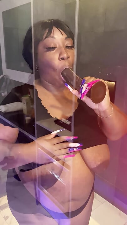 تريد أن تمص زبك بهذه الطريقة القوية