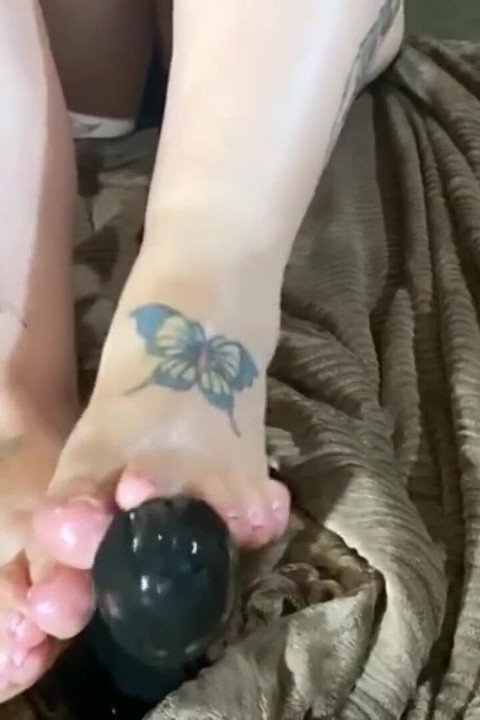 Sally is the footjob queen