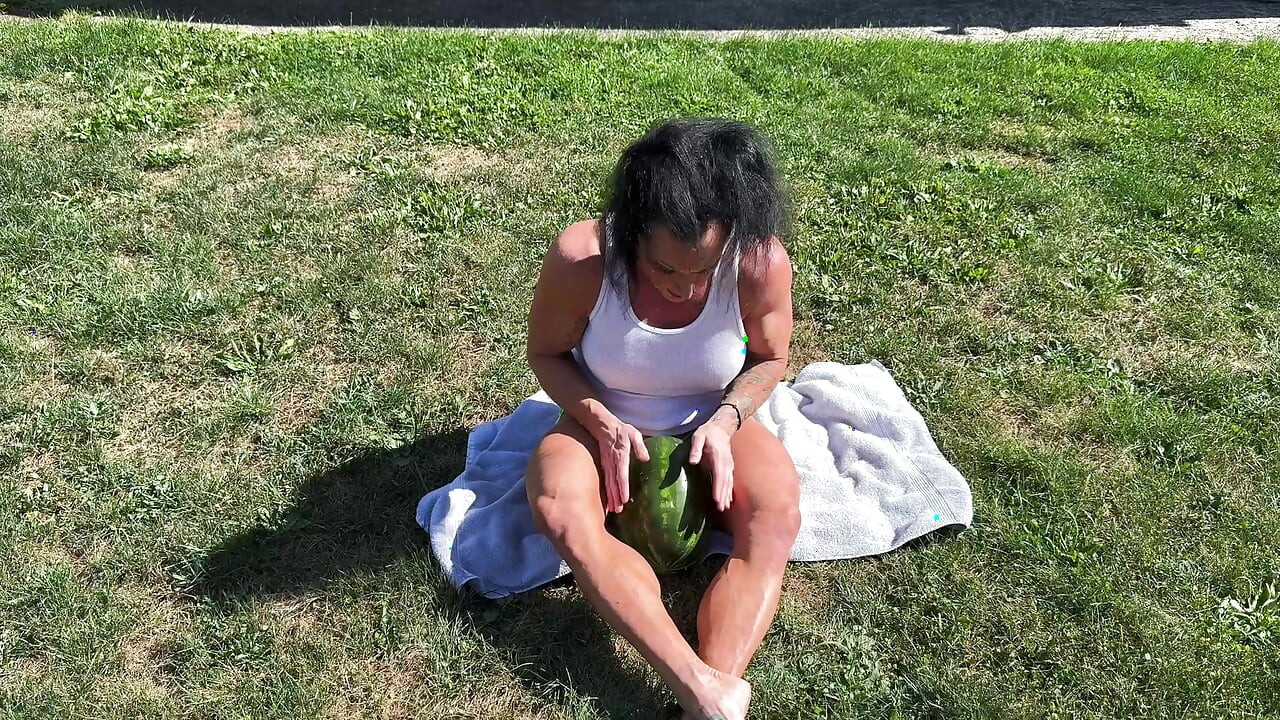 Muskel-MILf kandys wassermelone crushdominanz