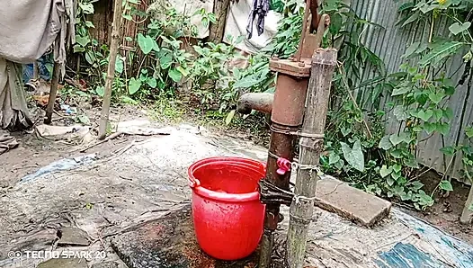 Pemandian Luar Ruangan yang Menyegarkan di lapangan terbuka