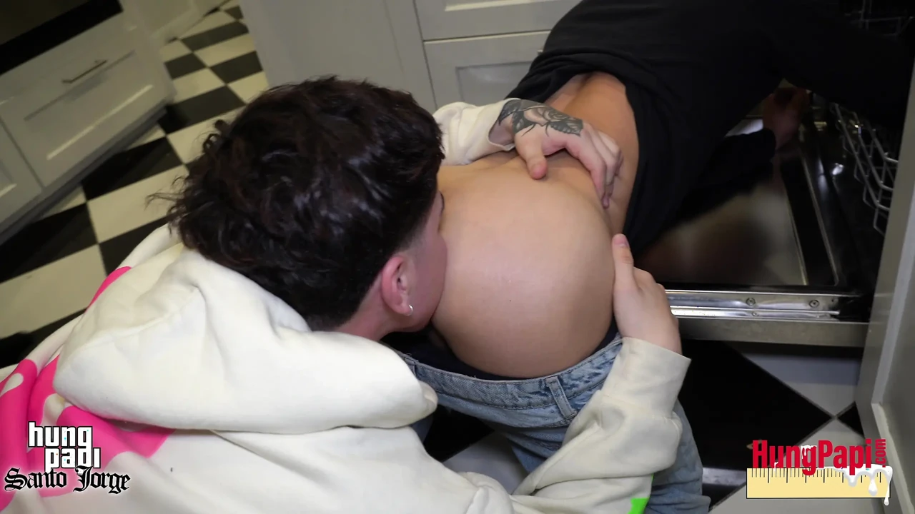 Hung Papi Stuck in Dish Washer Fucked Raw