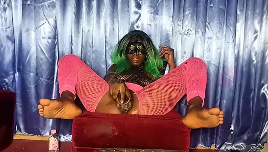 Ayah tiriku lagi asik ngusap memek bejatku untuk ayah tiriku!!