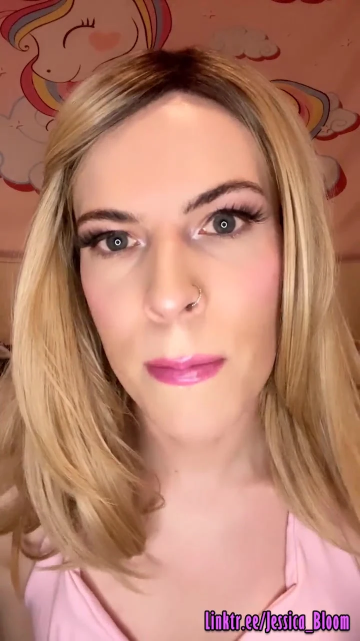 Tanrıçanın büyük trans yarağına tap ve dölümü yut
