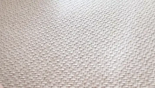 Она начинает играть возле зеркала и не останавливайтесь, пока не будет оргазм