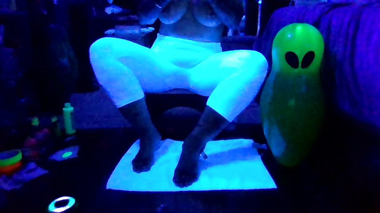 A little Feet Play , little bit of body paint & Playing with my Kitty Kat