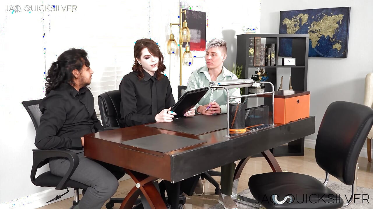 FTM Jaq Quicksilver ima ludu T4T četvorku seks sesiju