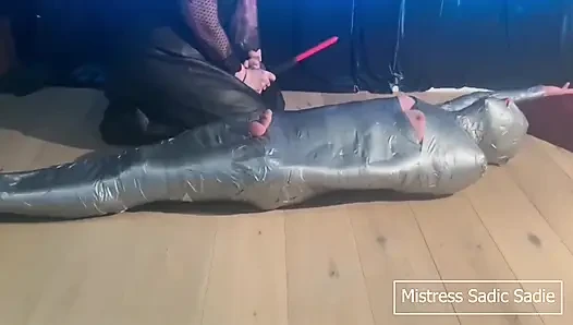 Bondage-film gefüllt mit demütigung, Trampling, elektrospielen und anderen perversen spielen