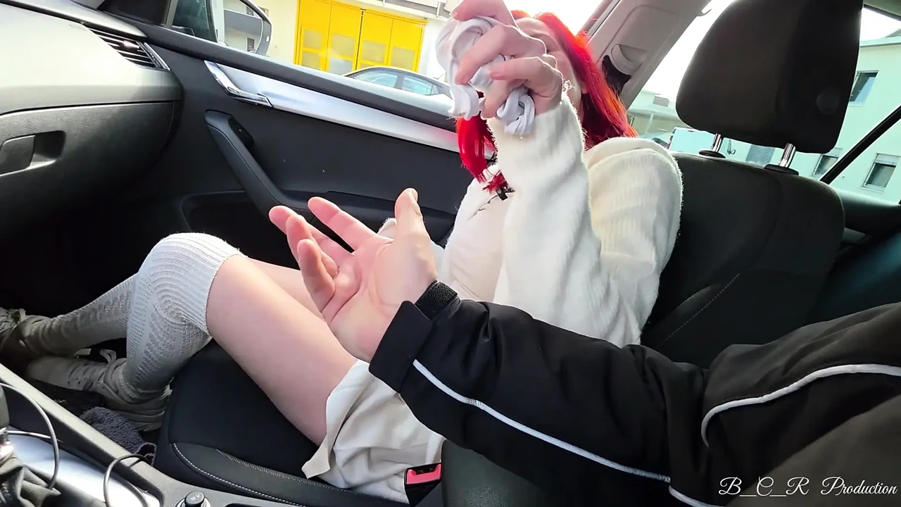 Anh ấy nói tôi không dám làm điều đó. Cá cược bị mất trong rửa xe!