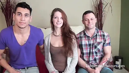 Çaresiz amatörler ateşli seksi hatunlar seksi sıkı amcıklarını büyük beyaz yarakla sert siktiriyor