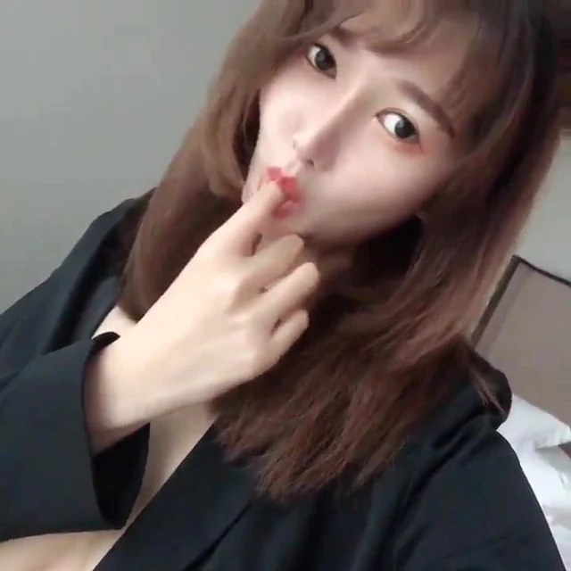 My club- do you want to get a blowjob from her