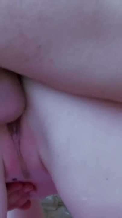 Küçük ve tatlı bir amcığın içinde 2 büyük yarak pembe amcık içinde sikiliyor | Klip 3