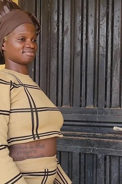 Vendors Doing Her Side Hustling as Os Delivering Her Sweet Pussy to Her Client.