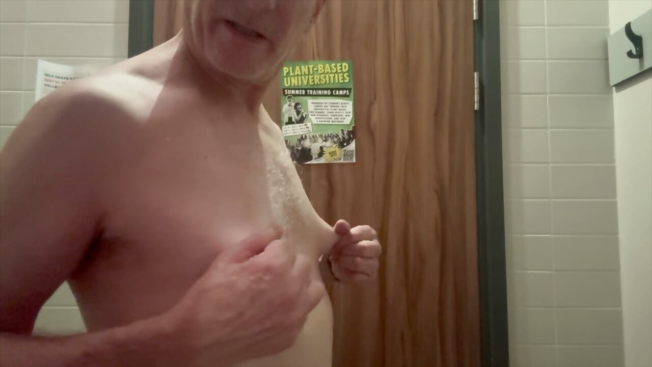 Big Daddy Titty show-off