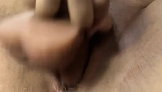 Die besessenheit, sie tief zu berühren, füllt ihre dicke vagina mit sperma