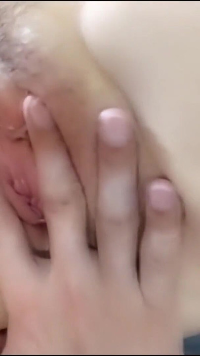 ابن الزوج ينيك كس زوجة الأب الناضجة ببزاز كبيرة وكس مليء بالقذف | مقطع 1