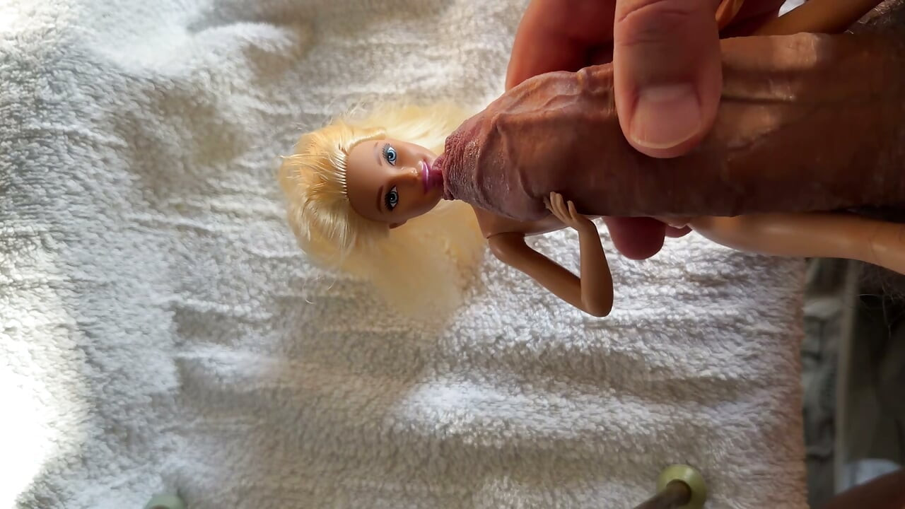 Ducha de leche para la muñeca Barbie rubia