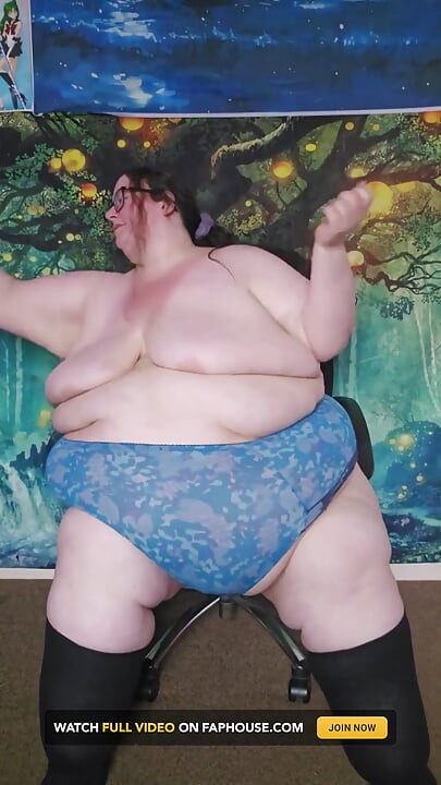 SSBBW淋浴後身體穿上衣服