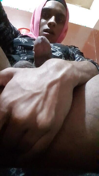 Desi hot Hijabi crossdresser shemale fingering her ass