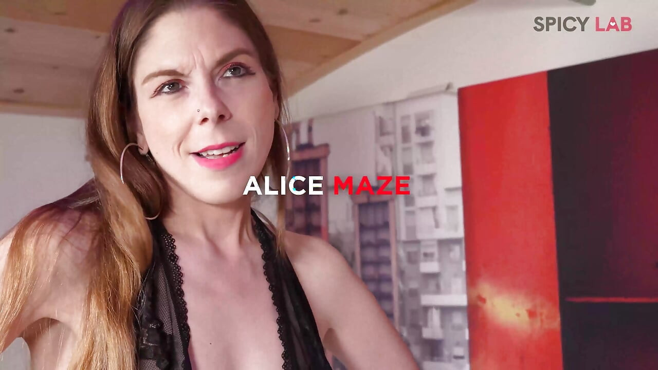 Vatrena Alice Maze voljela bi se samozadovoljavati s velikim dildima i vibratorima