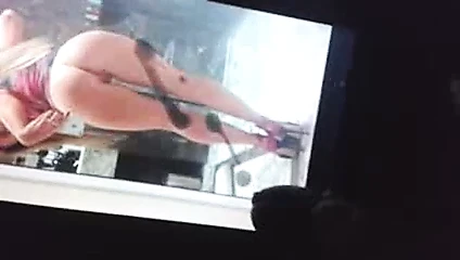 first Tribute!! geil abgespritzt auf nen heissen arsch.