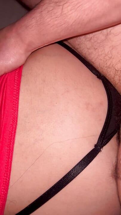 Amatérský teen crossdresser šuká a má hluboko v krku velký péro