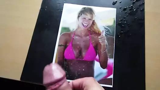 Wichsen auf geile Moderatorin