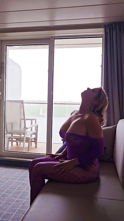Real MATURE Mommy Loves to Show her Big Tits on her Cruise