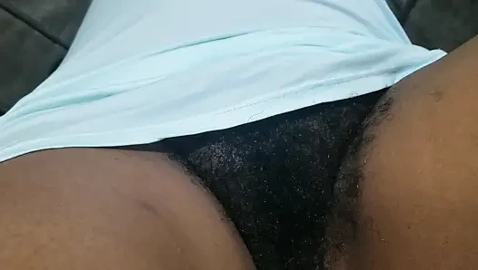 Stiefmutter neckt mit heißen dessous, haariger muschi-nahaufnahme