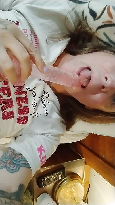 Time to invite you into my bedroom for a little close-up look at what I do when I'm all alone