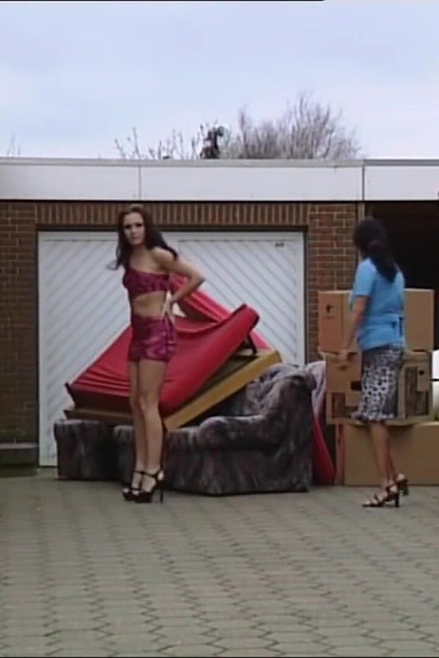 Dia sangat berpuas hati apabila kawannya mengongkeknya