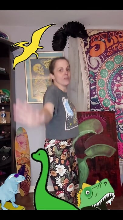 हम डिनो नाच रहे हैं!