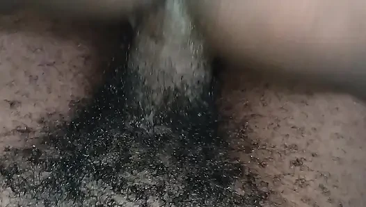 Ev bakıcısı amcığını gerdiriyor