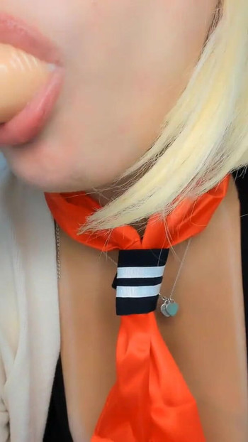 Zapanjujući trenutak iz "Himikp Toga cosplaya JOI UPUTE ZA DRKANJE DUBOKO GRLO I SVRŠAVANJE U USTA"