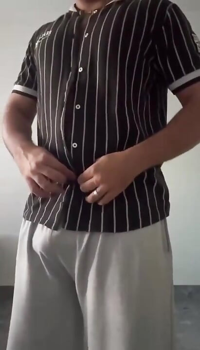 Napalony indyjski twink przygotowuje się do Grindr Daddy, Secret Wank & First Online Cumshot