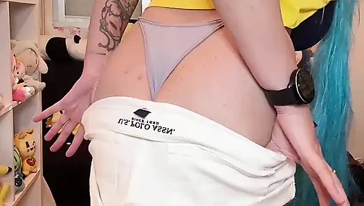 Бразильская Miku соблазняет и мастурбирует