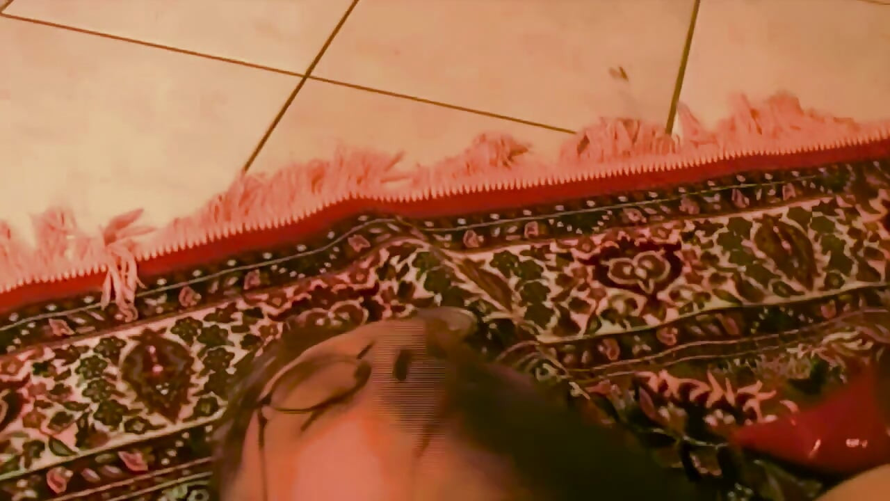 在肛交前, 先在变性人屁股里放棒棒糖, 然后被肛交